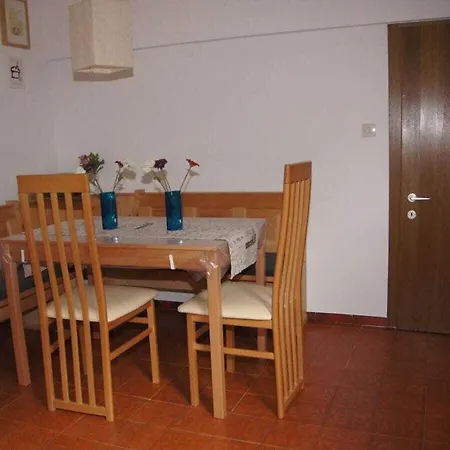 With 2 Bedrooms بيت للعطل *