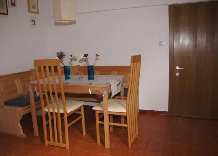 With 2 Bedrooms بيت للعطل *