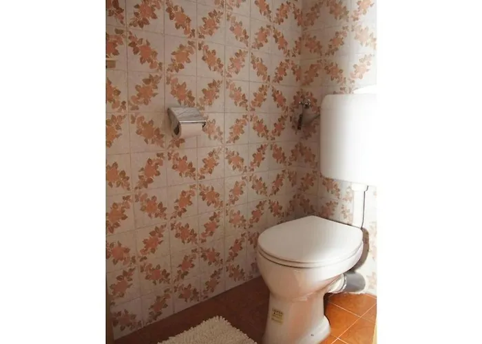 With 2 Bedrooms * Zirkitz