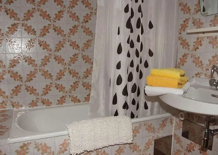 With 2 Bedrooms * Zirkitz